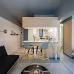 Stylish Accommodation Near Salvador Metro Station