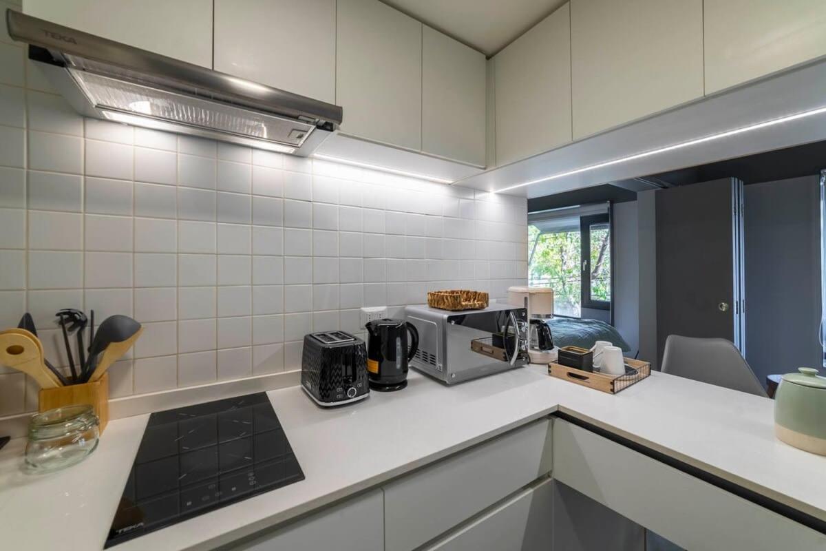 Stylish Near Salvador Metro Station *