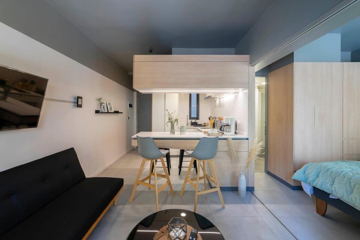 Stylish Near Salvador Metro Station *